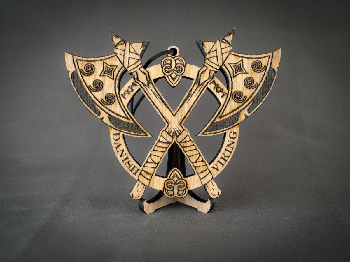 Krydsede økser i træ, ophæng fra Danish Viking-serien, dansk design